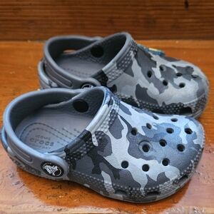 Toddler boys camo Crocs